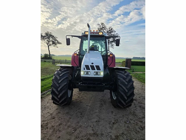 1995 steyr 9105 vierwielaangedreven landbouwtractor - afbeelding 2 van  15