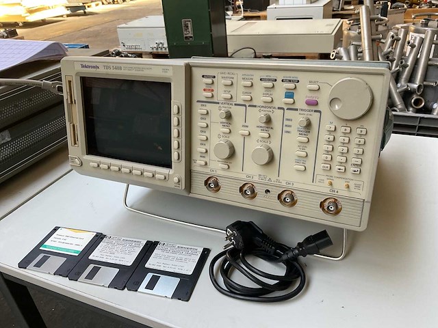 1995 tektronix tds 540b oscilloscoop - afbeelding 1 van  9