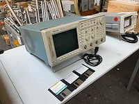 1995 tektronix tds 540b oscilloscoop - afbeelding 2 van  9