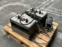 1995 toolex alpha hydraulische cd-stamper bewerkingsmachine (2x) - afbeelding 1 van  1