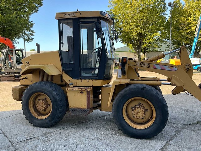 1995 venieri vf563 wiellader – inclusief grondbak en palletvorken - afbeelding 34 van  41