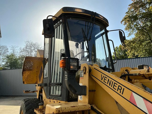 1995 venieri vf563 wiellader – inclusief grondbak en palletvorken - afbeelding 38 van  41