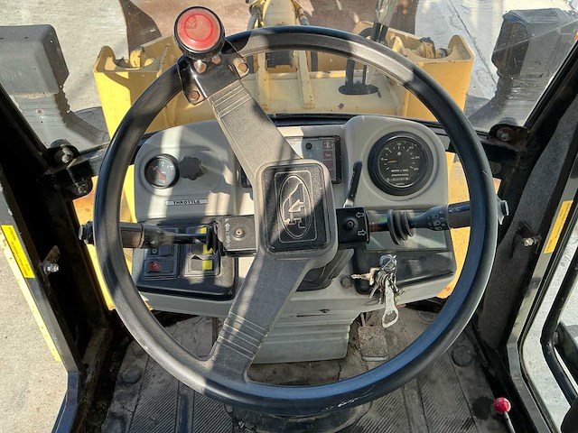 1995 venieri vf563 wiellader – inclusief grondbak en palletvorken - afbeelding 1 van  11
