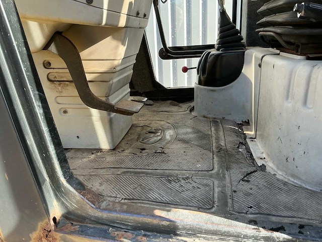 1995 venieri vf563 wiellader – inclusief grondbak en palletvorken - afbeelding 10 van  11