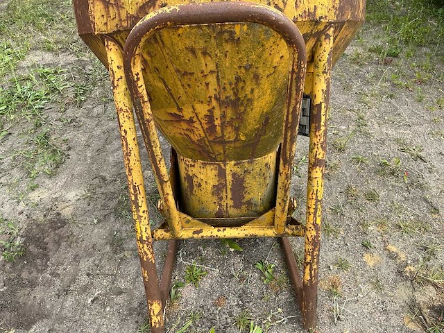 1996 beco 1000sr betonkubel - afbeelding 1 van  7
