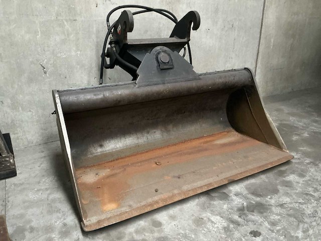 1996 beco slotenbak sb2011 graafbak / kantelbak - afbeelding 1 van  7