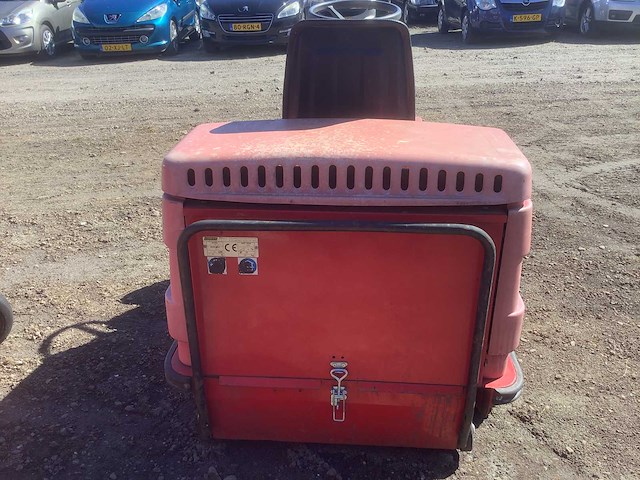 1996 compact 1150r zelfrijdende veegmachine - afbeelding 4 van  7