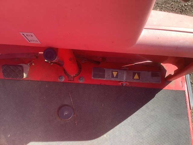 1996 compact 1150r zelfrijdende veegmachine - afbeelding 7 van  7