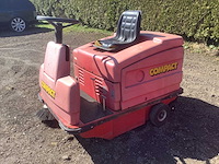 1996 compact 1150r zelfrijdende veegmachine - afbeelding 1 van  7