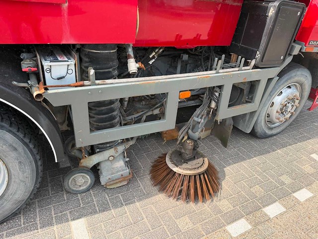 1996 daf 65.180 ati mmbs veegwagen – johnston – 45 km/u - afbeelding 11 van  23