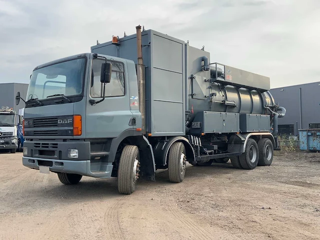 1996 daf 85 330ati 8x4 industrieel reinigingsvoertuig - afbeelding 1 van  42