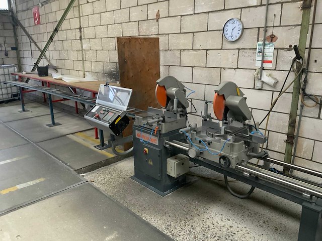 1996 elumatec dg 79 dubbele aluminium verstekafkortzaagmachine - afbeelding 1 van  8