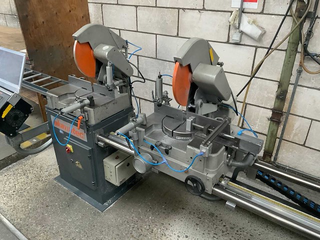 1996 elumatec dg 79 dubbele aluminium verstekafkortzaagmachine - afbeelding 7 van  8