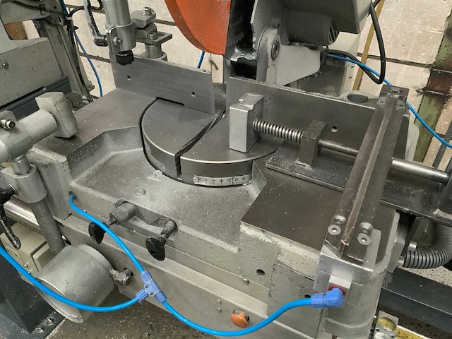 1996 elumatec dg 79 dubbele aluminium verstekafkortzaagmachine - afbeelding 5 van  8