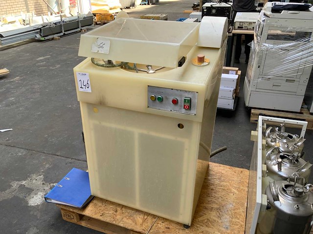 1996 i sedd mcd-240/ sp-c reinigings en droogcentrifuge - afbeelding 1 van  4