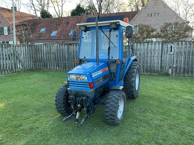 1996 iseki 5040a (ta serie) vierwielaangedreven landbouwtractor - afbeelding 2 van  28