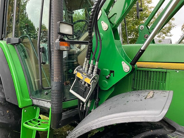 1996 john deere 6400 vierwielaangedreven landbouwtractor met voorlader - afbeelding 13 van  42