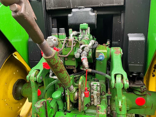 1996 john deere 6400 vierwielaangedreven landbouwtractor met voorlader - afbeelding 17 van  42