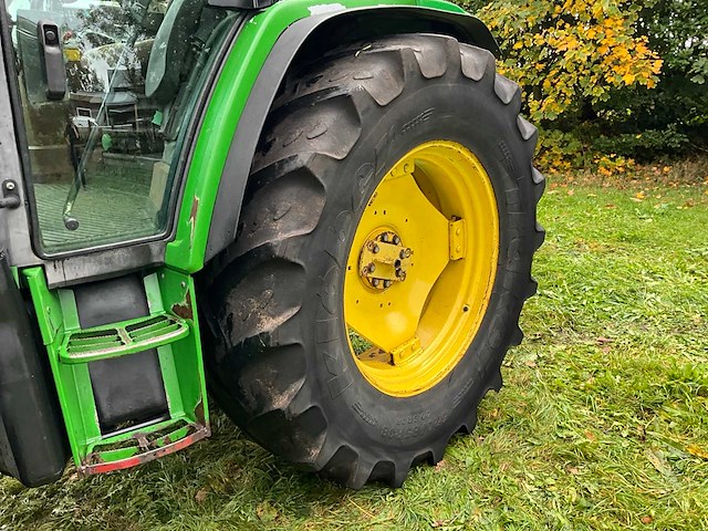 1996 john deere 6400 vierwielaangedreven landbouwtractor met voorlader - afbeelding 20 van  42