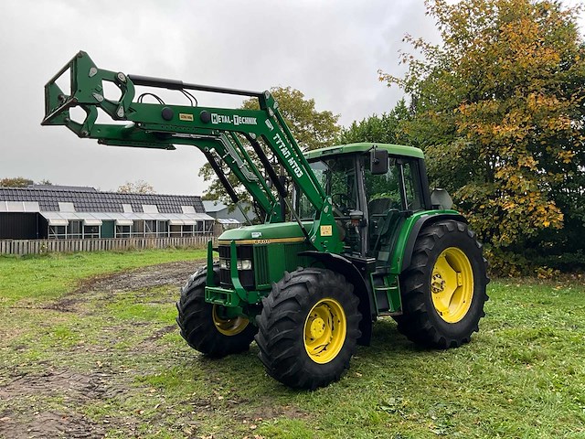 1996 john deere 6400 vierwielaangedreven landbouwtractor met voorlader - afbeelding 2 van  42