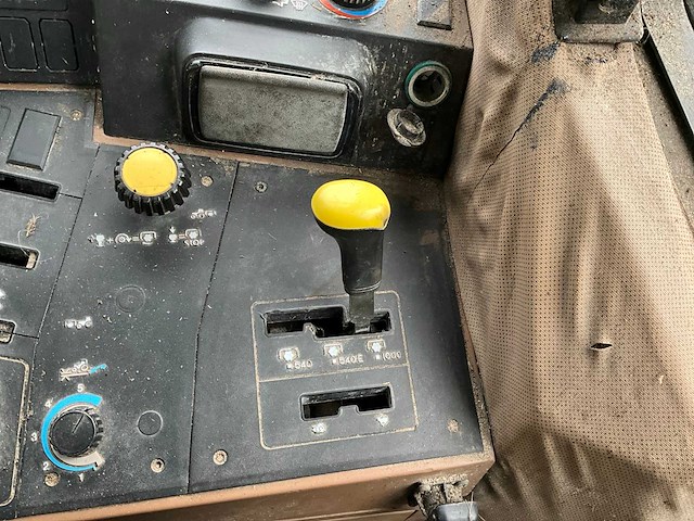 1996 john deere 6400 vierwielaangedreven landbouwtractor met voorlader - afbeelding 38 van  42