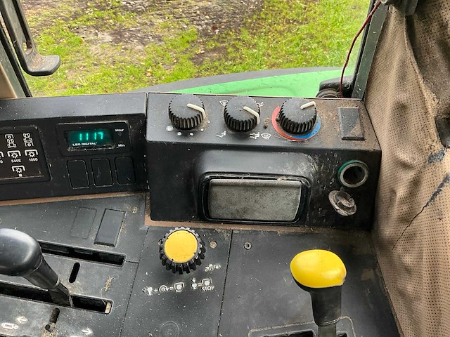 1996 john deere 6400 vierwielaangedreven landbouwtractor met voorlader - afbeelding 39 van  42