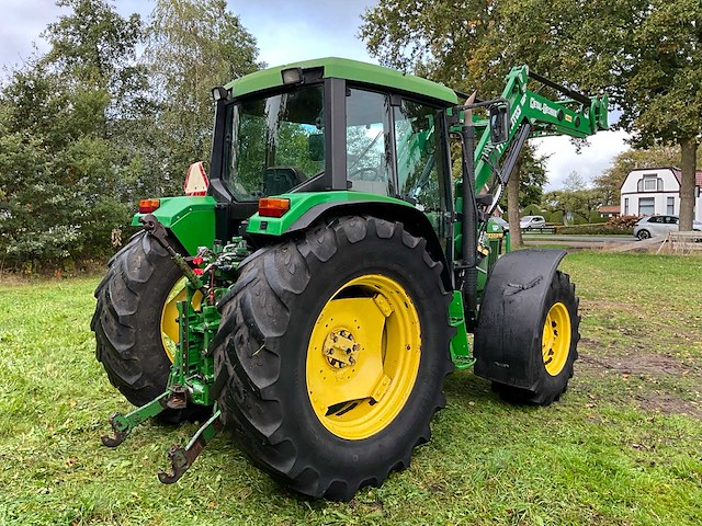 1996 john deere 6400 vierwielaangedreven landbouwtractor met voorlader - afbeelding 6 van  42