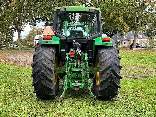 1996 john deere 6400 vierwielaangedreven landbouwtractor met voorlader - afbeelding 7 van  42