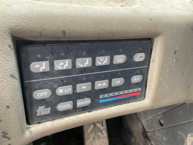 1996 komatsu wh320-3h wiellader - afbeelding 9 van  22