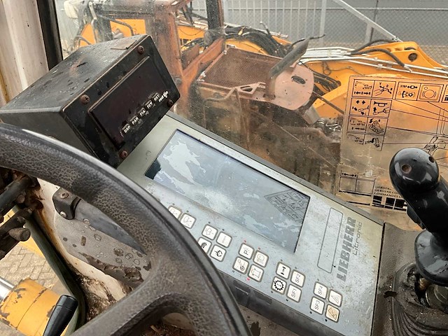 1996 liebherr a922 litronic op- en overslagkraan - afbeelding 24 van  33