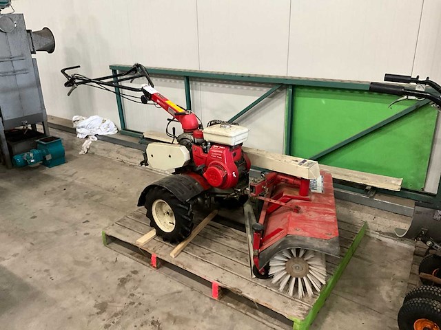 1996 mio zelfrijdende veegmachine - afbeelding 1 van  9