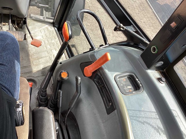 1996 new holland 5635 dt vierwielaangedreven landbouwtractor - afbeelding 2 van  14