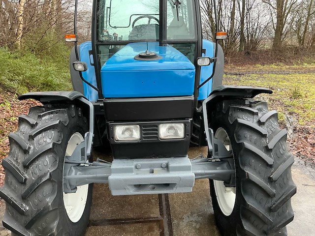 1996 new holland 6640 vierwielaangedreven landbouwtractor - afbeelding 4 van  31