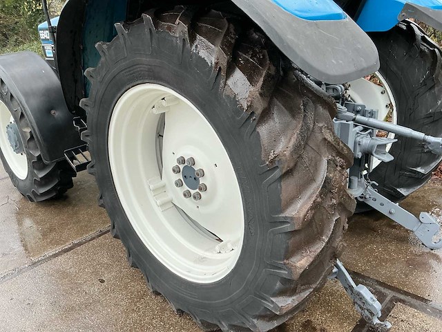 1996 new holland 6640 vierwielaangedreven landbouwtractor - afbeelding 8 van  31