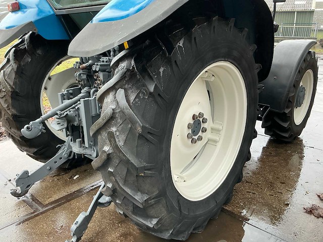 1996 new holland 6640 vierwielaangedreven landbouwtractor - afbeelding 9 van  31