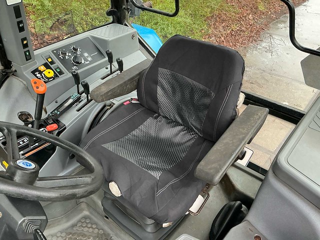 1996 new holland 6640 vierwielaangedreven landbouwtractor - afbeelding 15 van  31