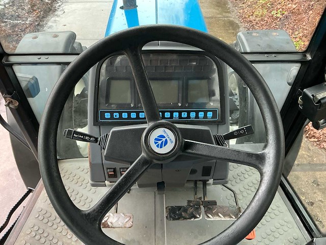 1996 new holland 6640 vierwielaangedreven landbouwtractor - afbeelding 16 van  31