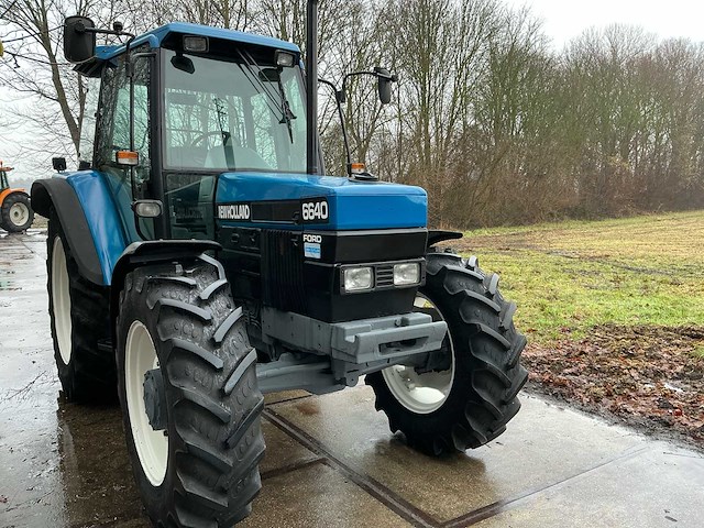 1996 new holland 6640 vierwielaangedreven landbouwtractor - afbeelding 26 van  31