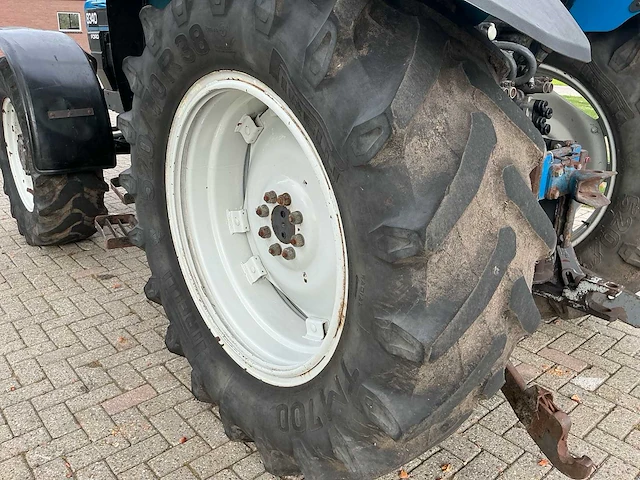 1996 new holland 8340 vierwielaangedreven landbouwtractor - afbeelding 7 van  32