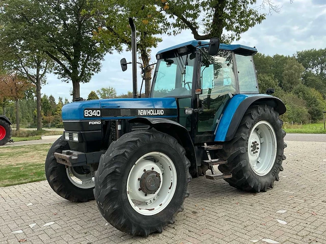 1996 new holland 8340 vierwielaangedreven landbouwtractor - afbeelding 1 van  32