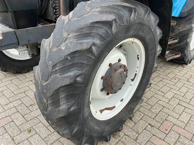 1996 new holland 8340 vierwielaangedreven landbouwtractor - afbeelding 4 van  32