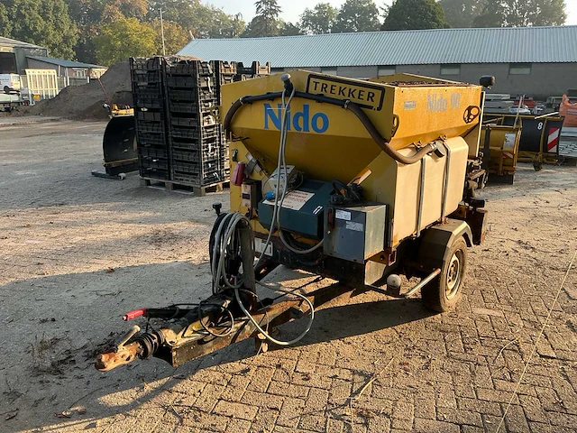 1996 nido n90 0.8-12 awtln 300 getrokken zoutstrooier – 800 liter - afbeelding 1 van  17