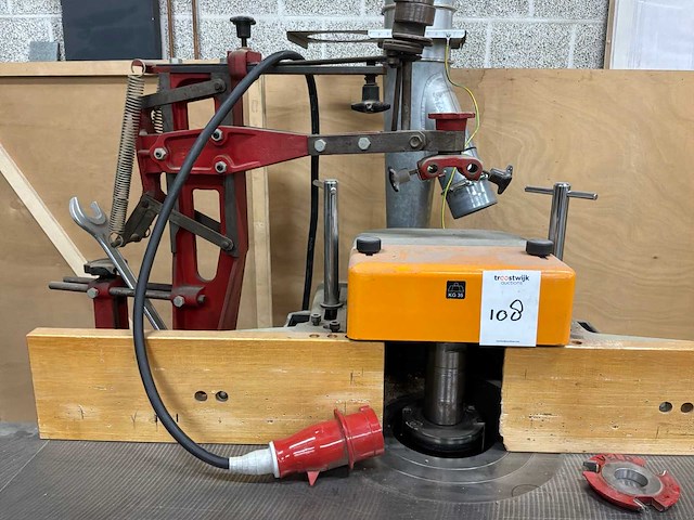 1996 scm t130n tafelfreesmachine - afbeelding 8 van  9