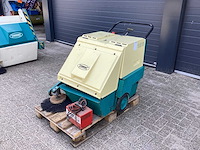1996 tennant 186 zelfrijdende veegmachine - afbeelding 1 van  10