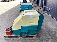 1996 tennant 186 zelfrijdende veegmachine - afbeelding 6 van  10