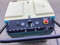 1996 tennant 186 zelfrijdende veegmachine - afbeelding 9 van  10