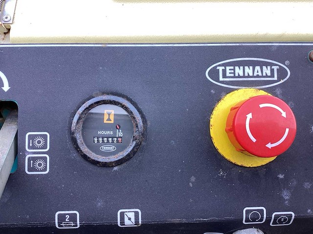 1996 tennant 186 zelfrijdende veegmachine - afbeelding 10 van  10