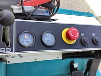 1996 tennant 200e zelfrijdende veegmachine - afbeelding 2 van  12