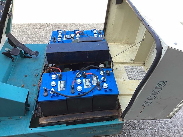 1996 tennant 200e zelfrijdende veegmachine - afbeelding 4 van  12
