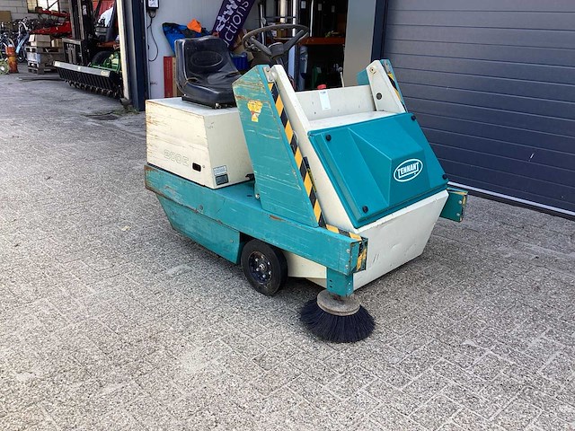 1996 tennant 200e zelfrijdende veegmachine - afbeelding 5 van  12